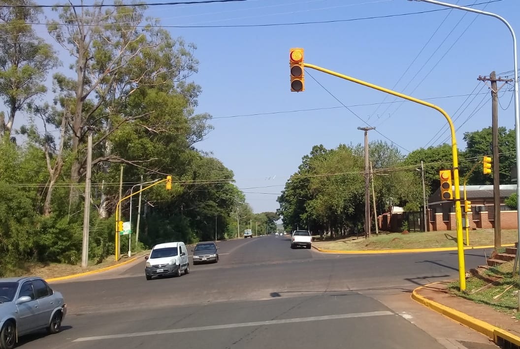 Instalaron semáforo en el cruce de Bustamante y Zapiola